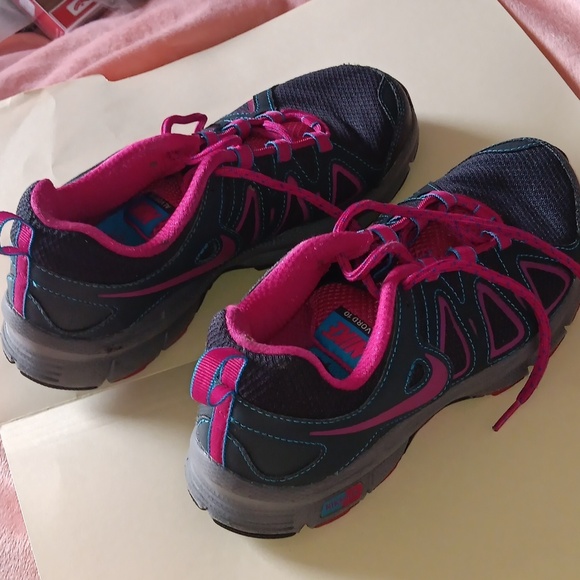 Nike tennis size 7.5 woman  🍨 ❄️ - Picture 2 of 7